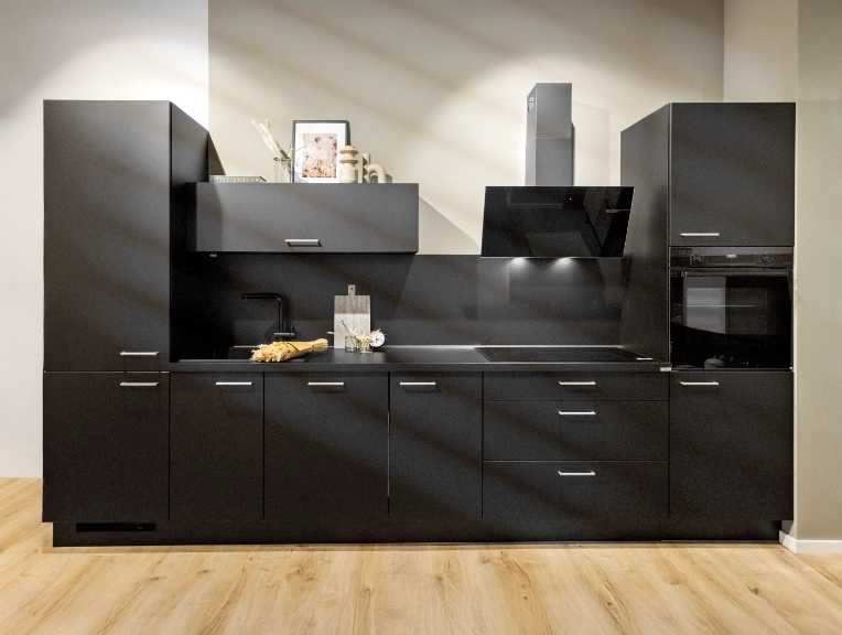 #1609 - Back in Black Küche